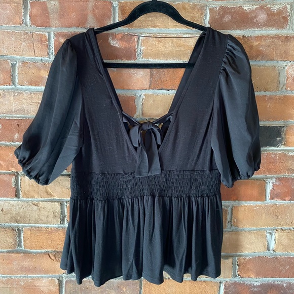 NWTs ANTHROPOLOGIE cut-out vneck top black size small - Picture 6 of 8